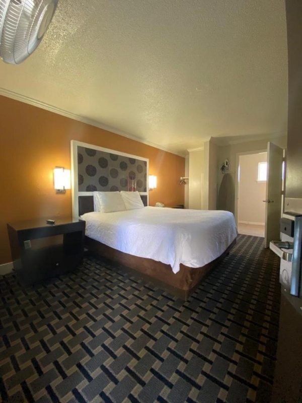 Budget INN At The Heavenly Gondola image 23